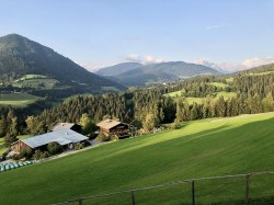 <strong>Übersicht </strong><br>zum Dachsteingebirge
