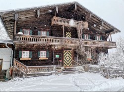 <strong>Selbstversorgerhaus</strong><br>im Wintermantel