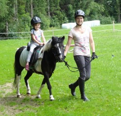Ein wilder Ritt mit unserem Pony.